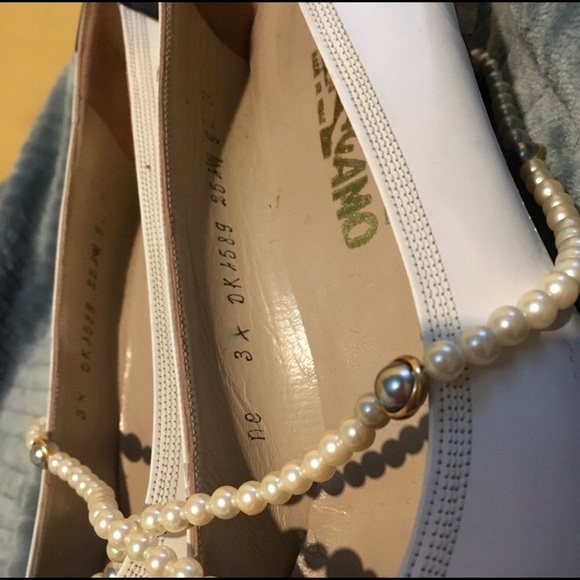 {Salvatore Ferragamo} Vtg Short Pumps size 8.5 - Picture 3 of 7